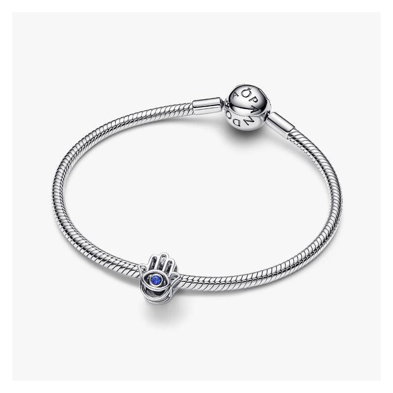 Pandora Durchbrochener Hand-von-Fatima-Charm aus blauem Stein 794062C01 Pandora Durchbrochener Hand-von-Fatima-Charm aus blauem Stein 794062C01