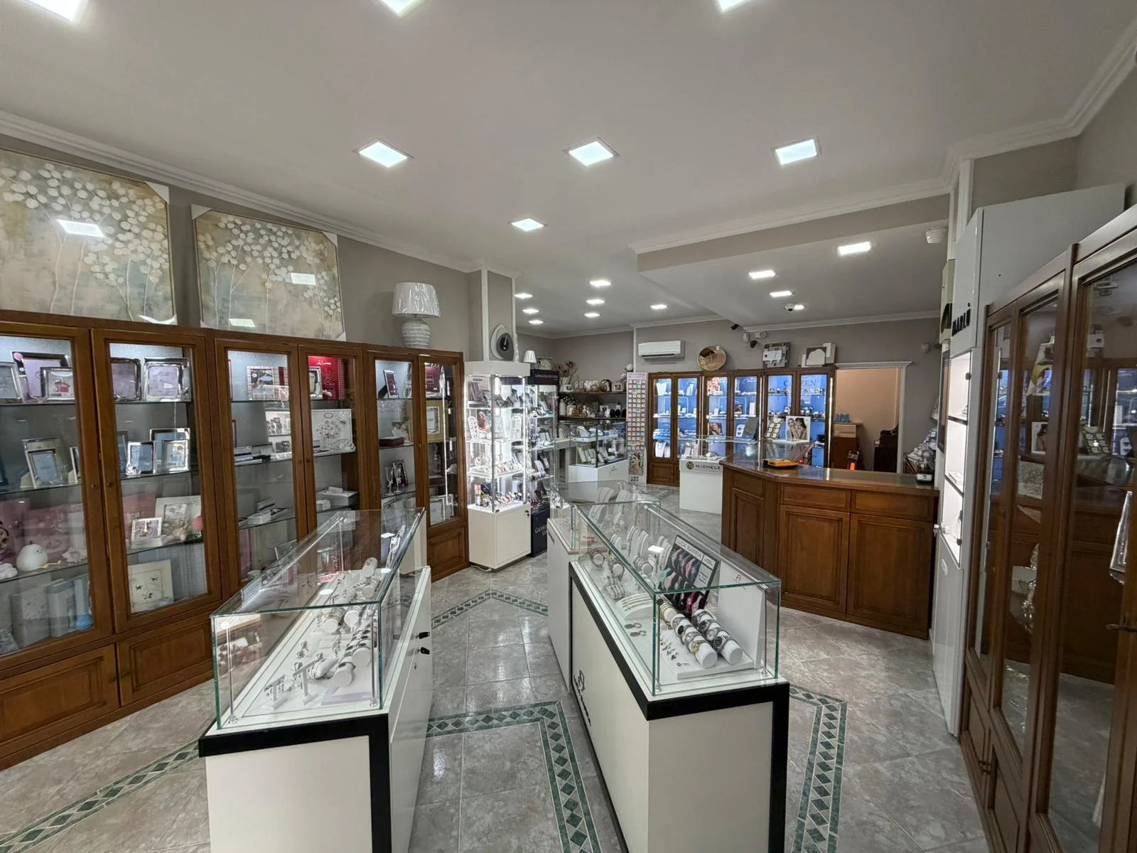 Interior of Gioielleria Lucchese in Verbicaro