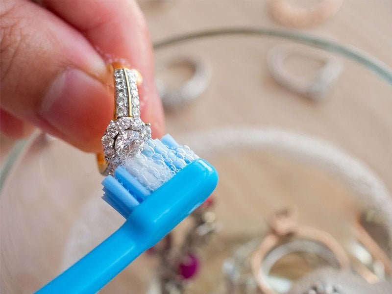 How to clean jewelry and wedding rings