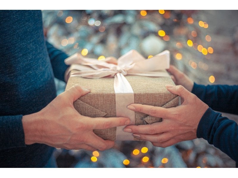Cosa regalare a Natale: le migliori idee regalo orologi e gioielli