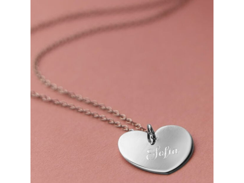 Personalized jewelry with engraving, a unique gift